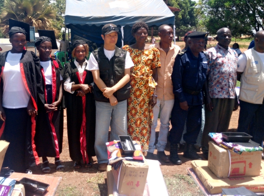 Faradje : remise des kits de réinsertion aux ex-combattants de la LRA après une formation professionnelle