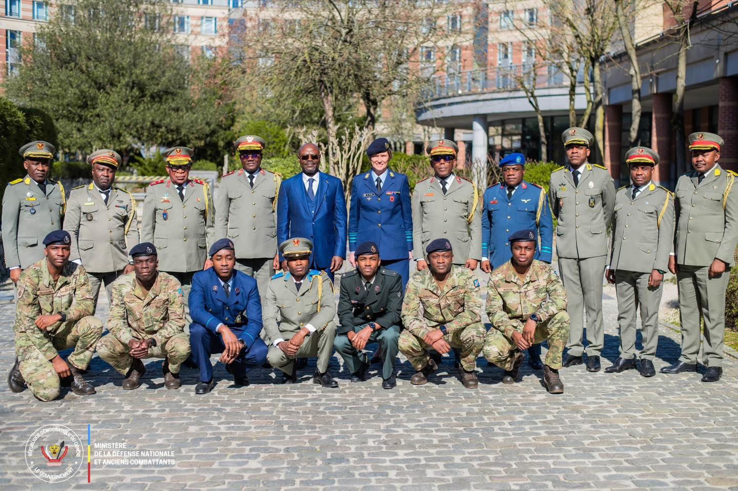 FARDC : Guy Kabombo visite L' école Royale Belge pour booster la formation des officiers d'Élites