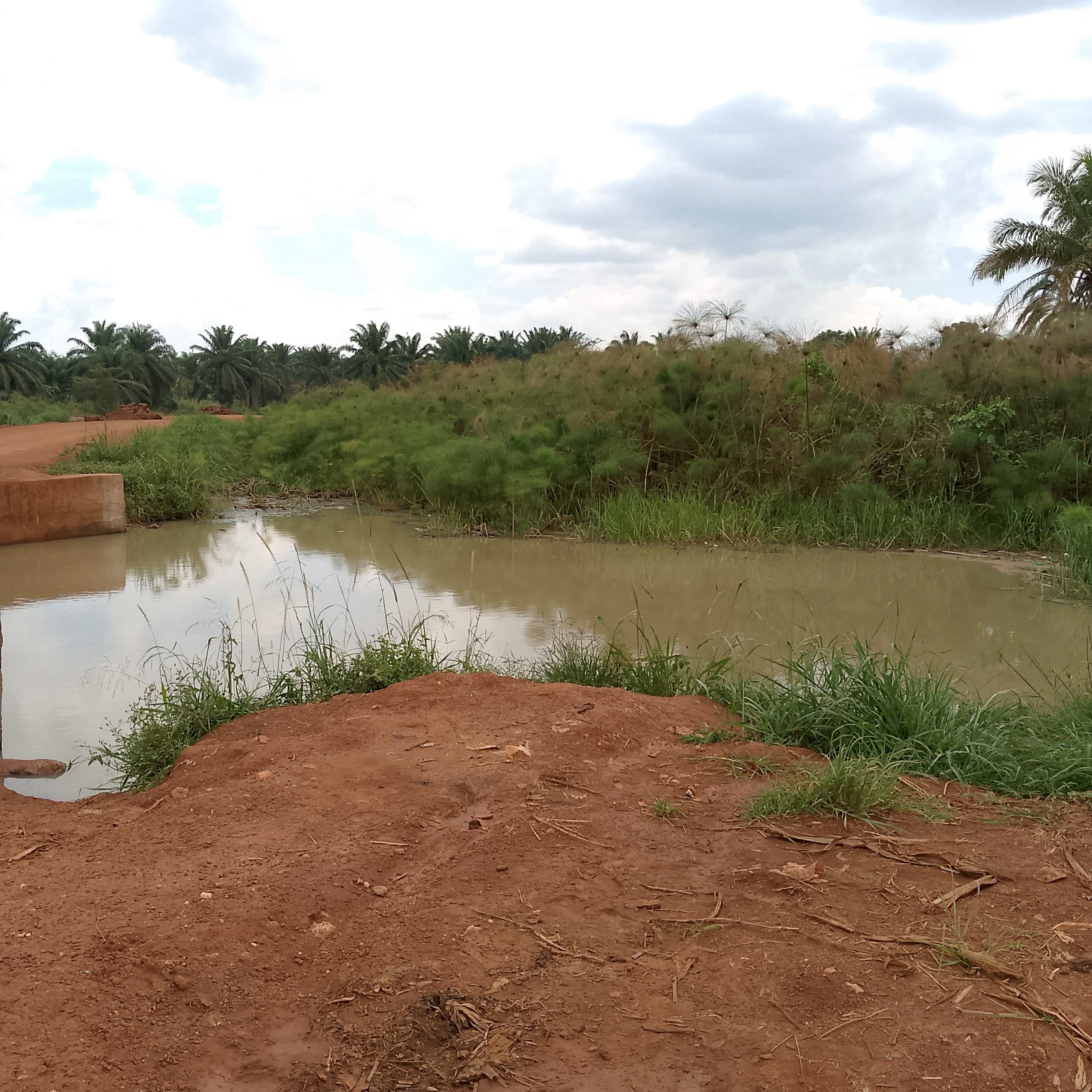Faradje : la population de Kpobho alerte sur la pollution de la rivière locale liée à l’exploitation minière