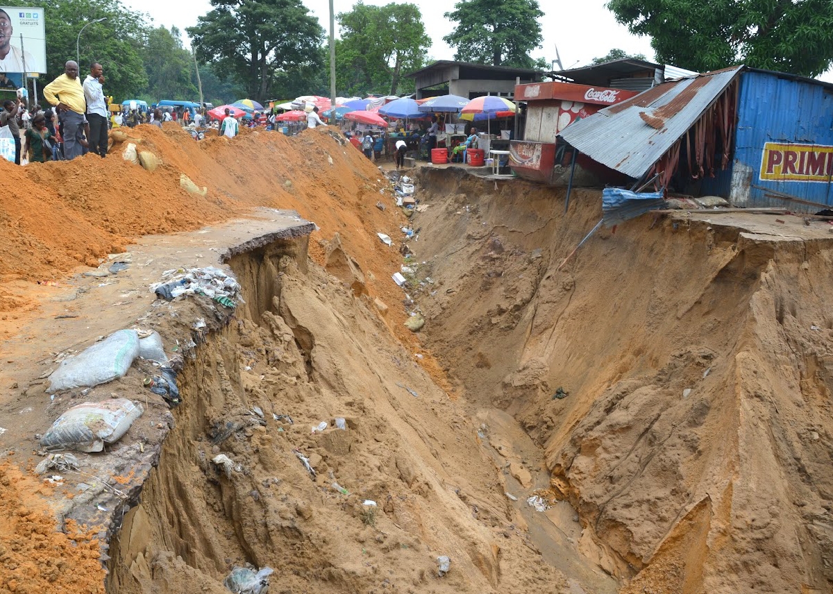 Kinshasa : à Mpasa 1, l’érosion engloutit maisons et espoirs