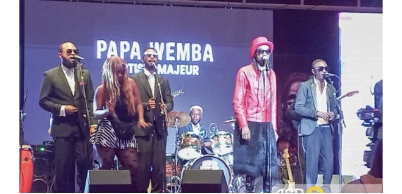 Kinshasa : Stino Mubi rend hommage à son maître Papa Wemba