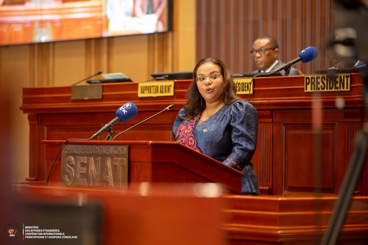 Sénat-RDC : Thérèse Kayikwamba défend les accords RDC-USA et RDC-Rwanda au cours d'une plénière