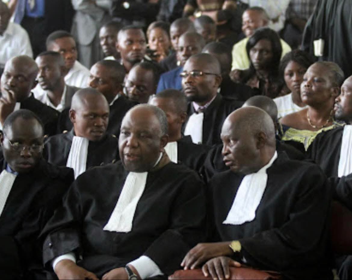 Justice : remise de toges et de mémentos juridiques aux magistrats de la promotion « État de droit »
