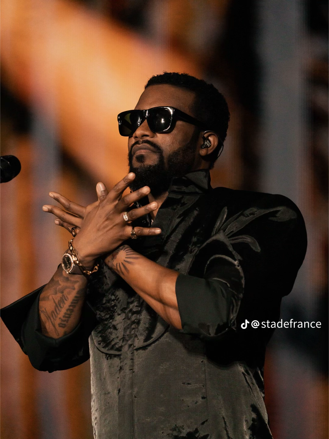 Paris : Fally Ipupa enflamme la scène avec une pléiade d’invités de marque