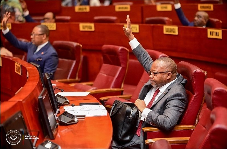 RDC:Senat/Loi Référendaire, Comme Boji; Sama Lukonde sauve la Loi Ngondankoy